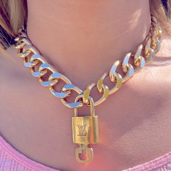 🚨SOLD🚨 Louis Vuitton Lock and Key Necklace #316 - Picture 1 of 8